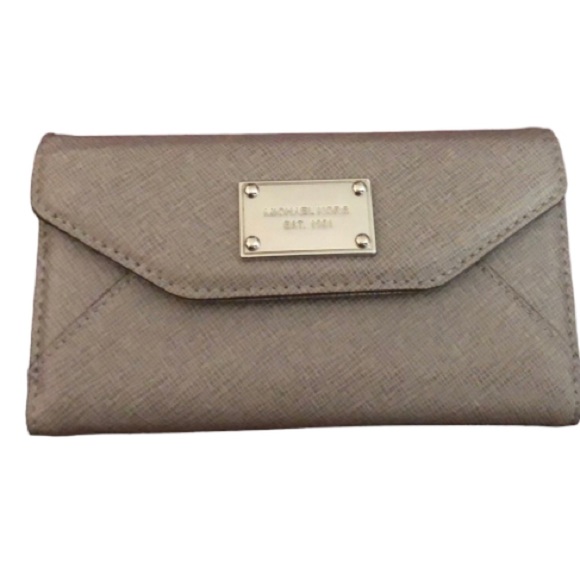Micheal Kors silver saffiano mobile wristlet iPhone 5 case - Picture 1 of 5